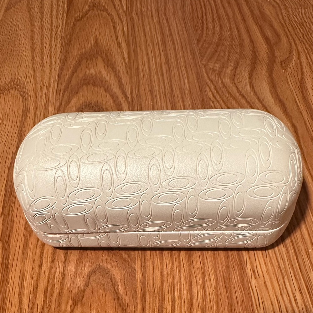 Oakley Cream Embossed Sunglasses/Eyeglass Hard Case and soft case - Picture 3 of 4